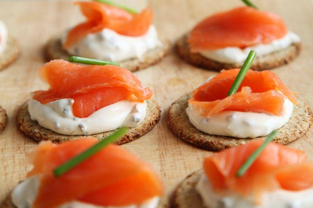 ilustrasi blini with smoked salmon (pexels.com/Public Domain Pictures)
