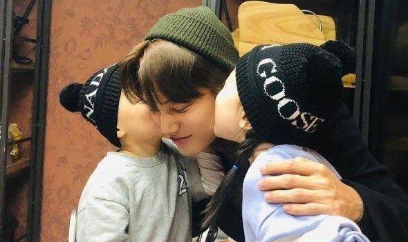 Kai EXO dan keponakan (instagram.com/zkdlin)