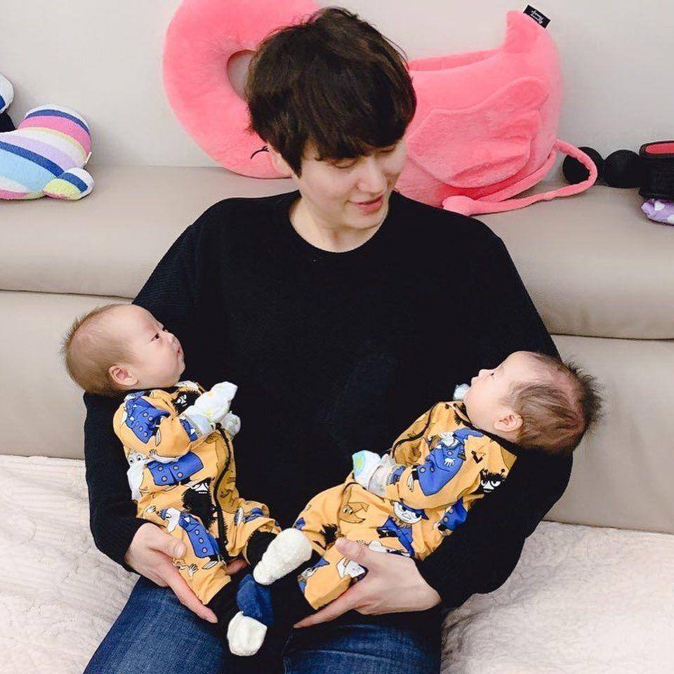 Kyuhyun SUJU dan keponakannya (instagram.com/gyuram88)