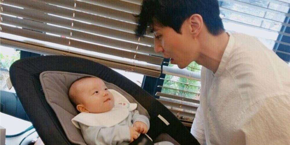 Lee Dong Wook dan keponakan (instagram.comleedongwook_official)