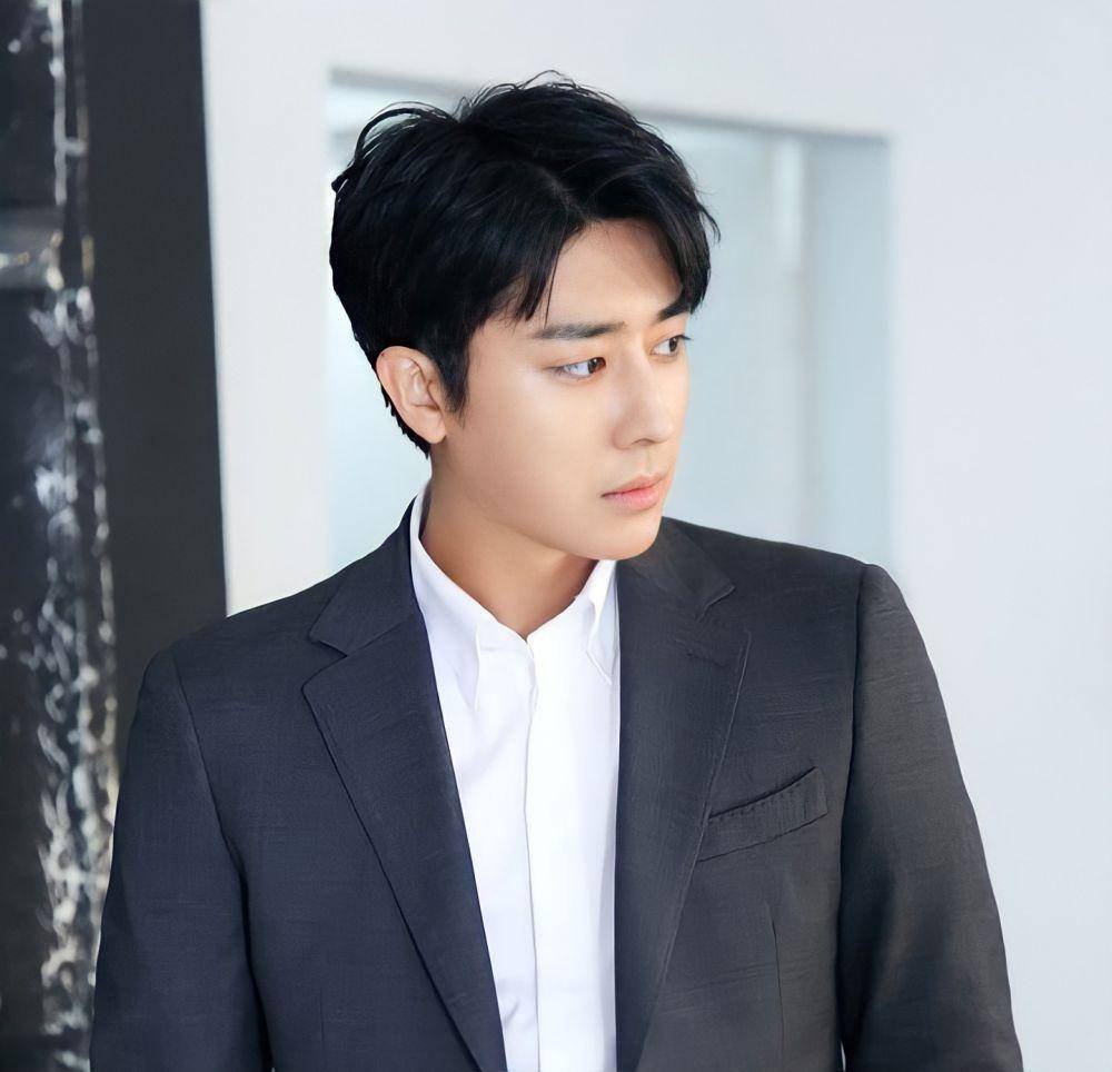 Son Ho Jun (instagram.com/sonhojun_official)