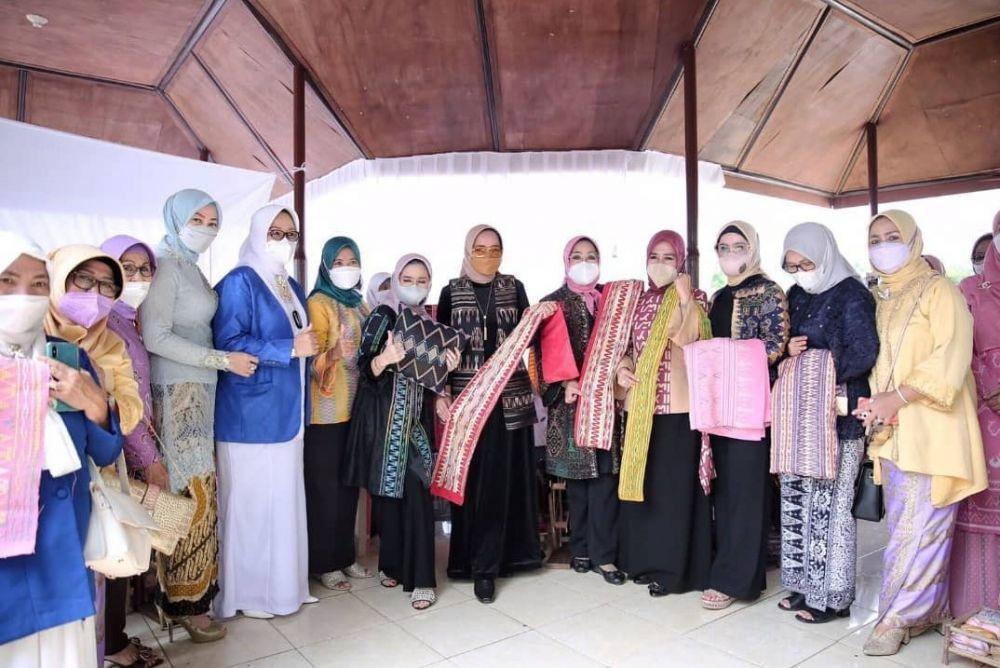 Kain Tenun Sulam Jelujur Pesawaran Merambah Eropa dan Afrika
