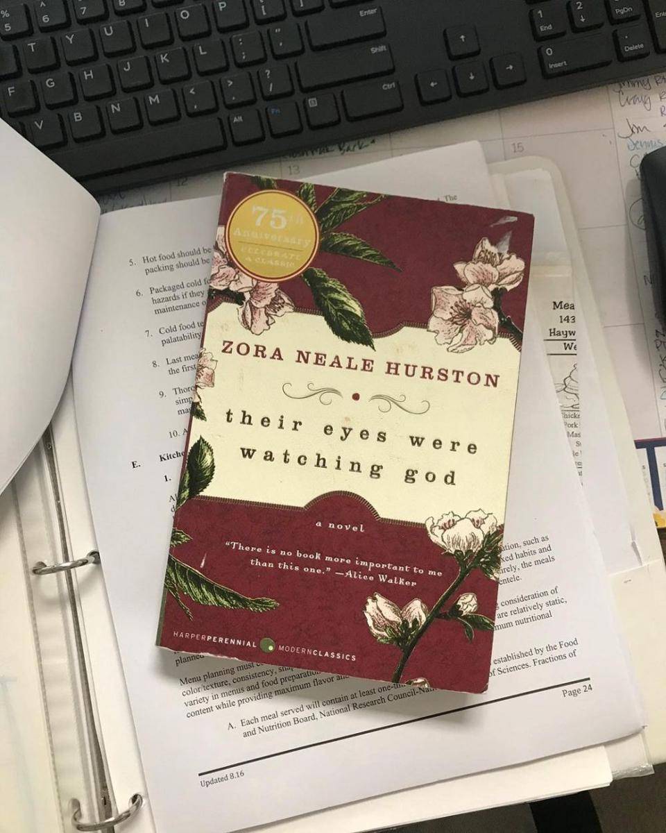 Their Eyes Were Watching God oleh Zora Neale Hurston (instagram.com/teamsbooks)