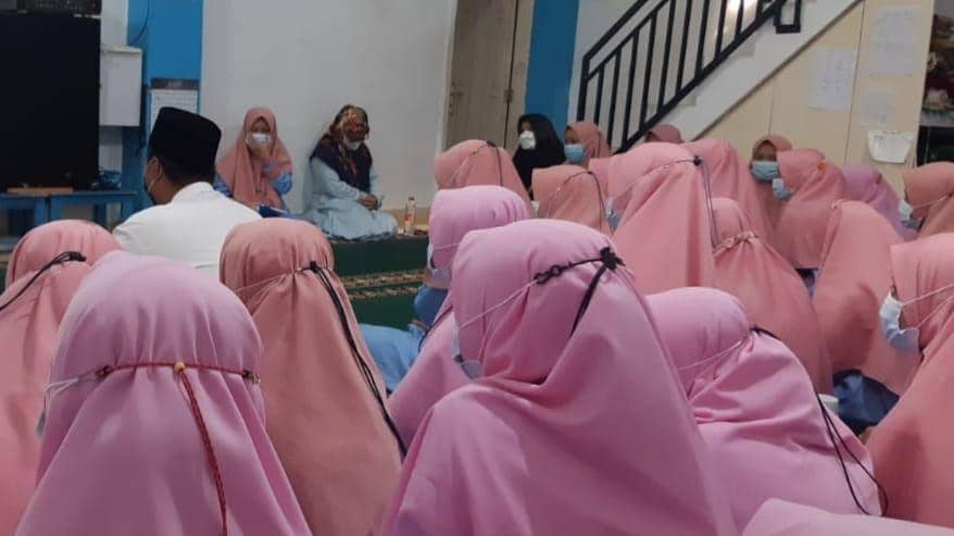 5 Trik Orang Tua agar Anak Tertarik Menjadi Santri