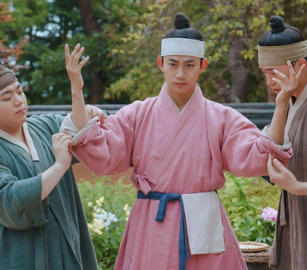 cuplikan adegan Taecyeon di drama Secret Royal Inspector Joy (instagram.com/tvn_drama)