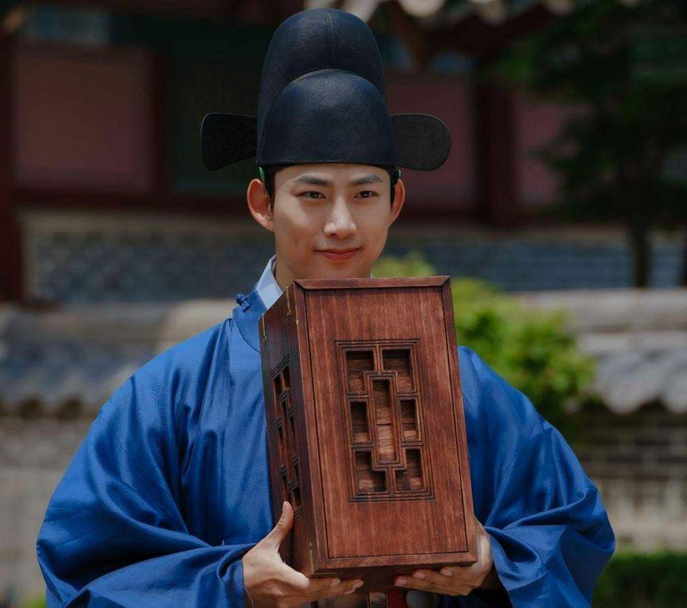 cuplikan adegan Taecyeon di drama Secret Royal Inspector Joy (instagram.com/tvn_drama)