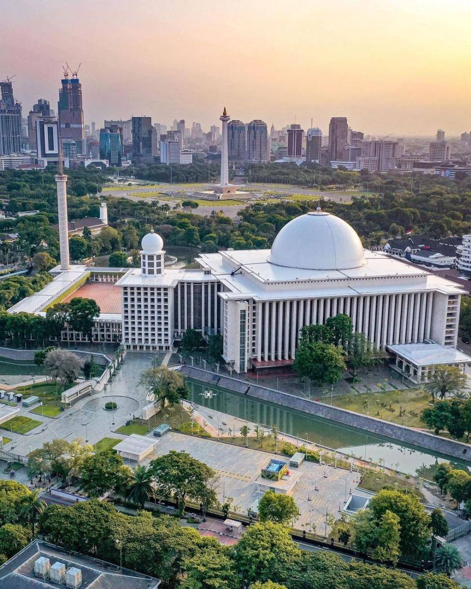 Masjid Istiqlal, Jakarta (instagram.com/alivikry)