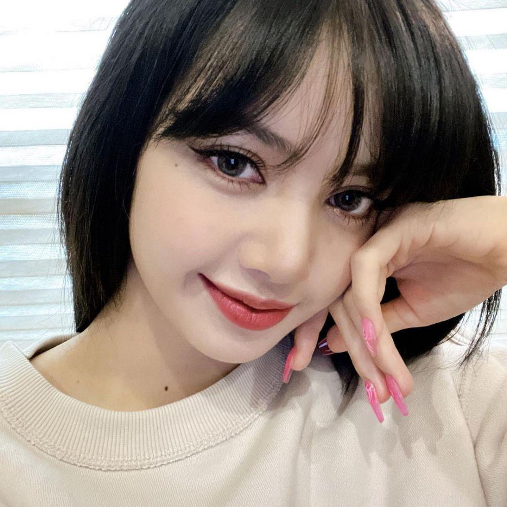 Nail art Lisa BLACKPINK (instagram.com/lalalalisa_m)