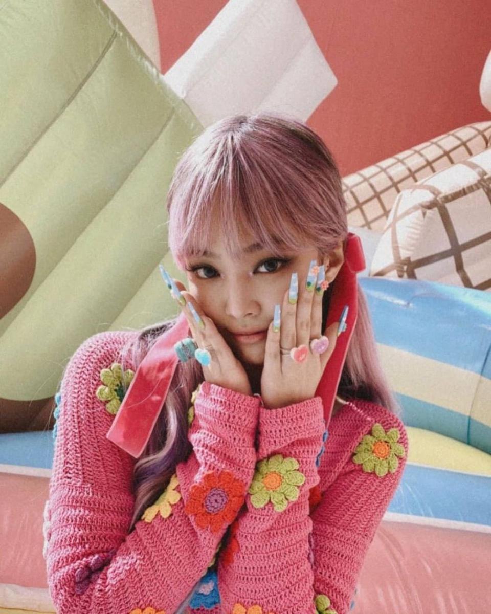 Nail art Jennie BLACKPINK (instagram.com/official_jenniekim)