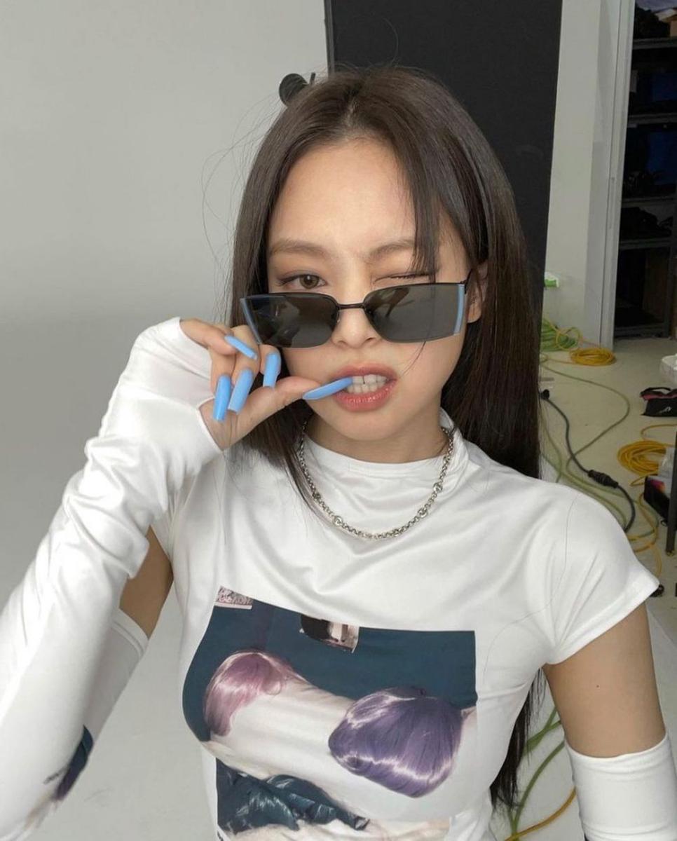 Nail art Jennie BLACKPINK (instagram.com/jennieblackpink)