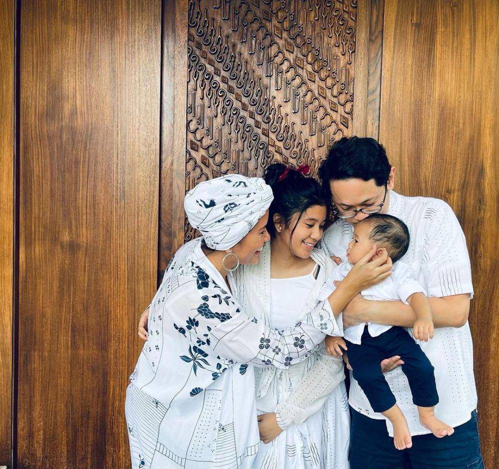 potret keluarga Titi Radjo Padmaja (instagram.com/titiradjopadmaja)