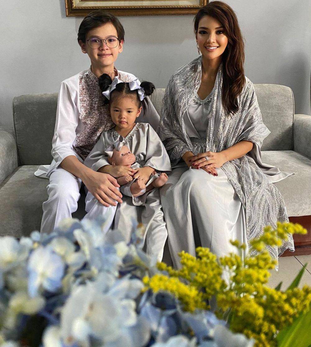 potret Farah Quinn dan dua anaknya (instagram.com/farahquinnofficial)