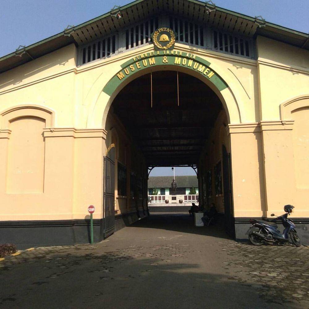 Museum & Monumen PETA
