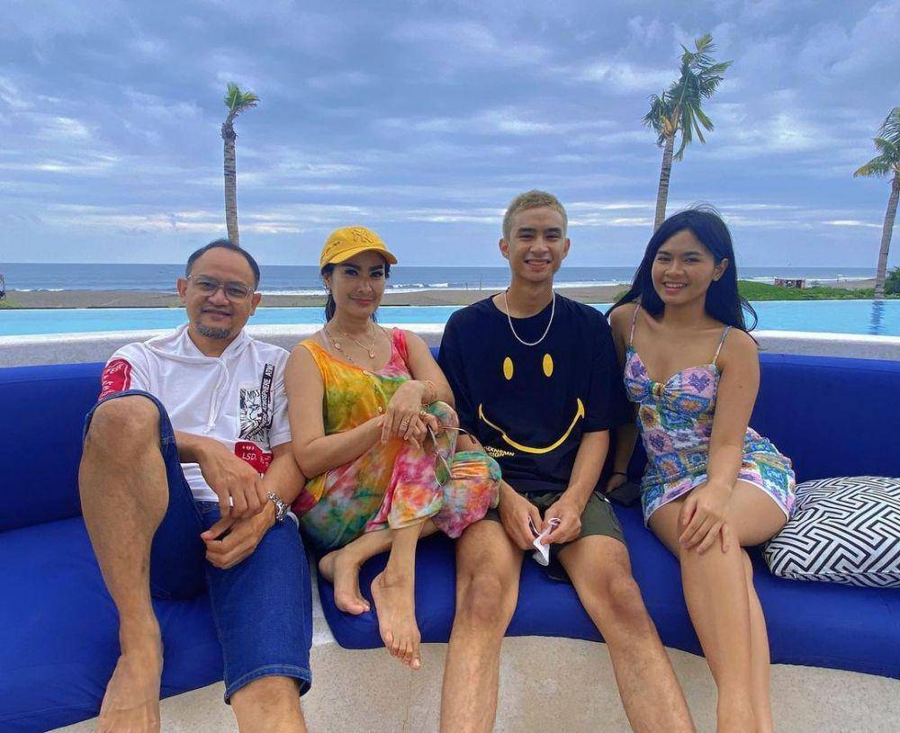 potret keluarga Iis Dahlia (instagram.com/isdadahlia)