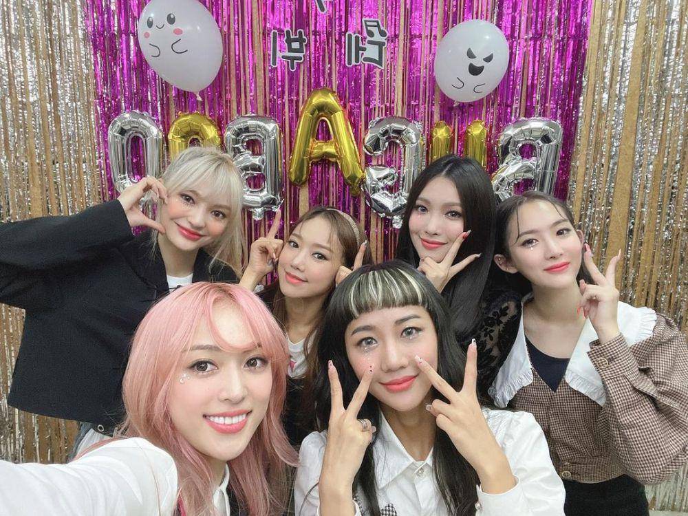 foto selfie enam member (instagram.com/bugaboo_offcl)