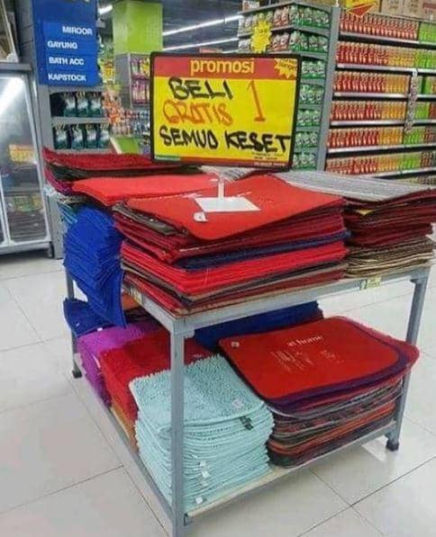 tulisan di spanduk promo (Instagram.com/receh.id)