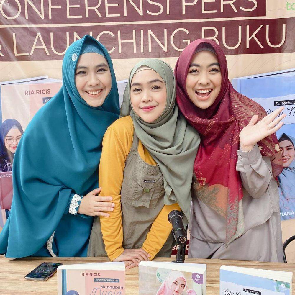 Oki Setiana Dewi (instagram.com/okisetianadewi)