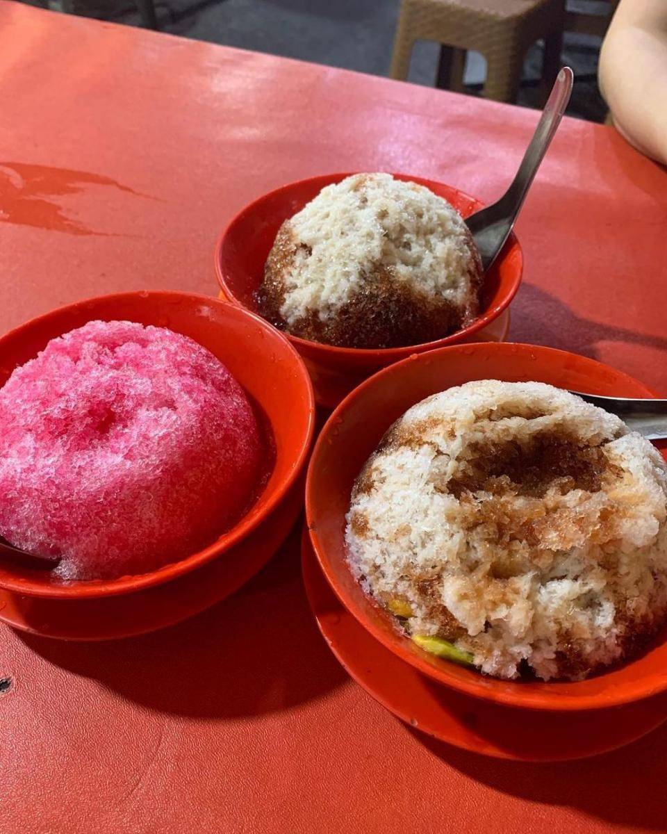 Menikmati makanan di Kawasan Kuliner Pecenongan, Jakarta (instagram.com/esrida_nainggolan)