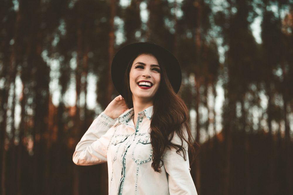 Ilustrasi perempuan bahagia (unsplash.com/Kaleidico)