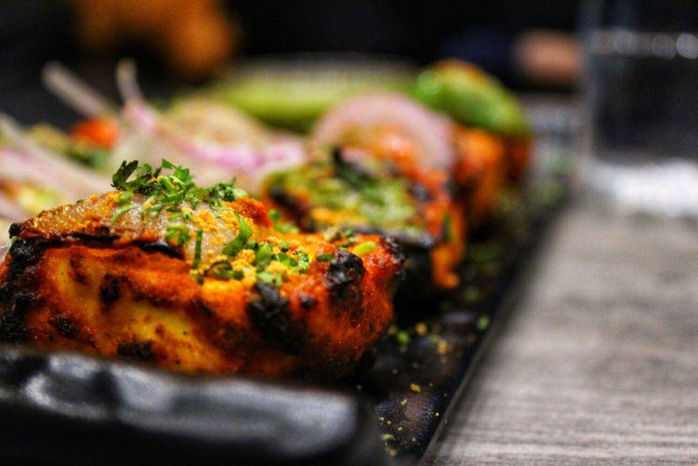 ilustrasi sumac grilled chicken breast (unsplash.com/Ankit Sinha)