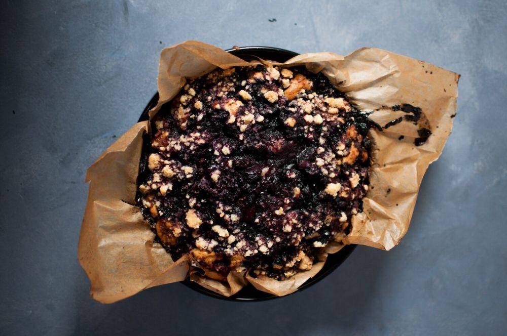 ilustrasi blueberry sumac pie (unsplash.com/Anna Wlodarczyk)
