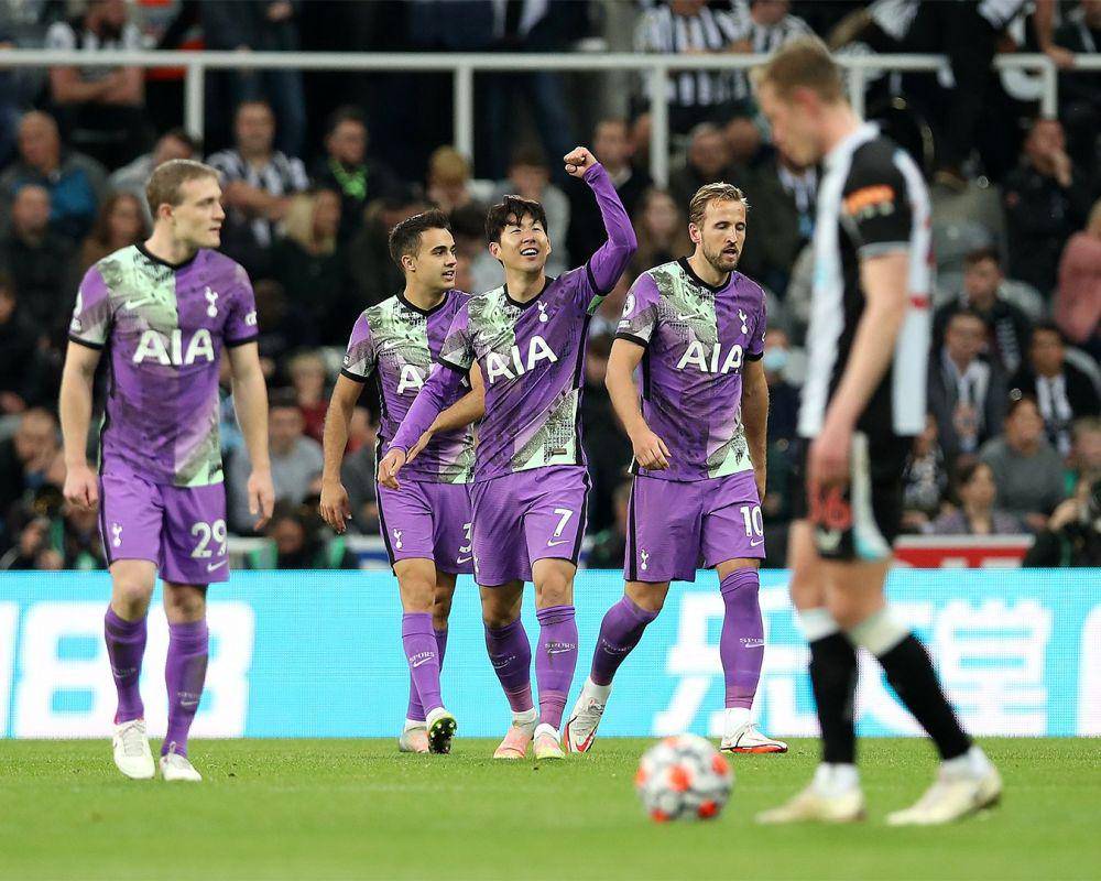 potret selebrasi gol para pemain Tottenham (twitter.com/SpursOfficial)