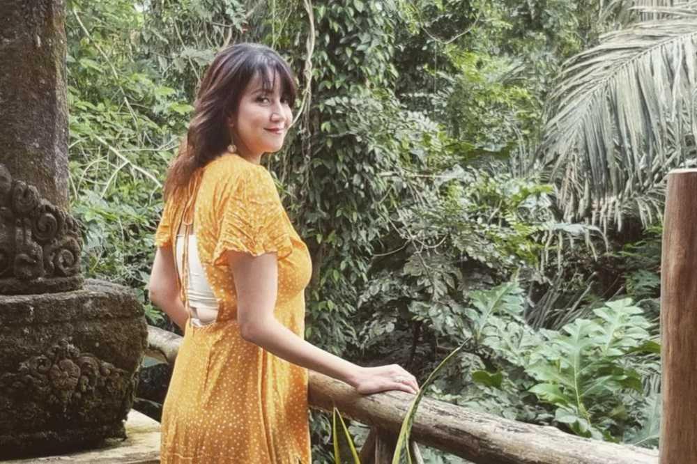 9 Potret Andi Soraya dengan Rambut Berponi, Bak Masih ABG