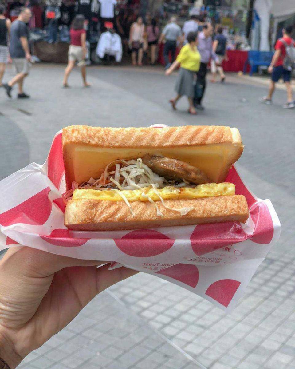 ilustrasi Korean street toast (instagram.com/melmeleats)