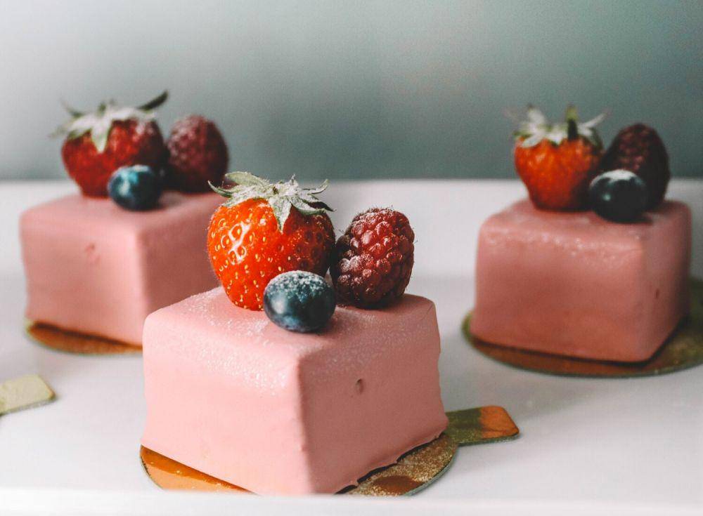 ilustrasi fruit frozen yogurt bites (unsplash.com/Gaby Dyson)