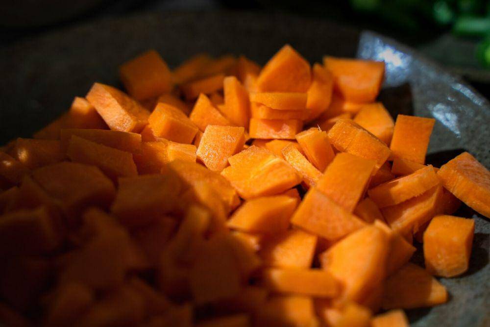 ilustrasi roasted carrot with za'atar (unsplash.com/Gilberto Olimpio)