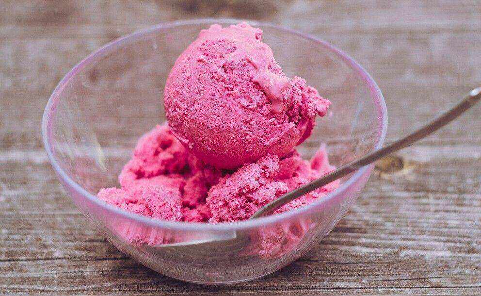 ilustrasi blueberry frozen yogurt (unsplash.com/Markus Spiske)