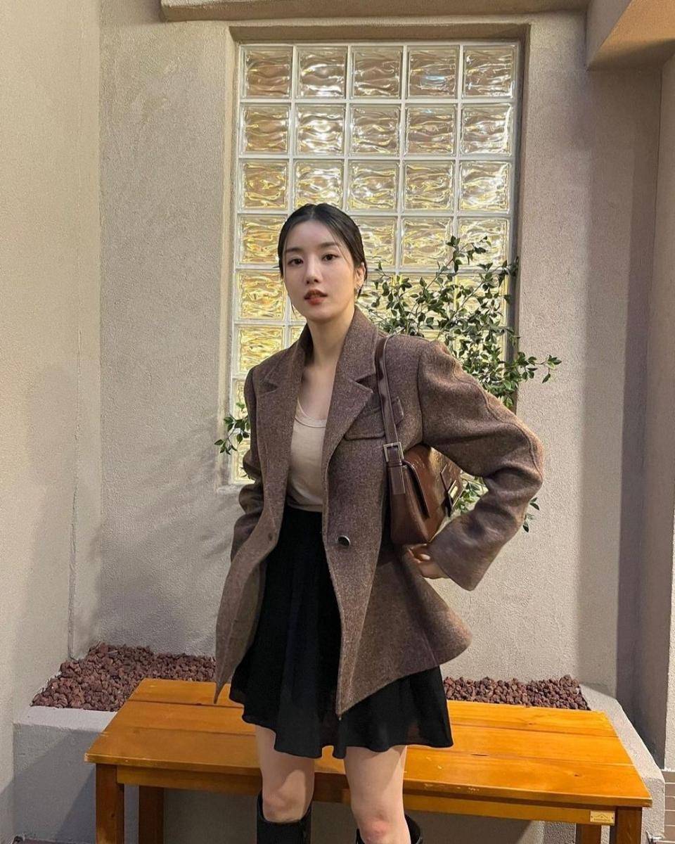 Eunbi eks IZ*ONE (instagram.com/silver_rain.__)