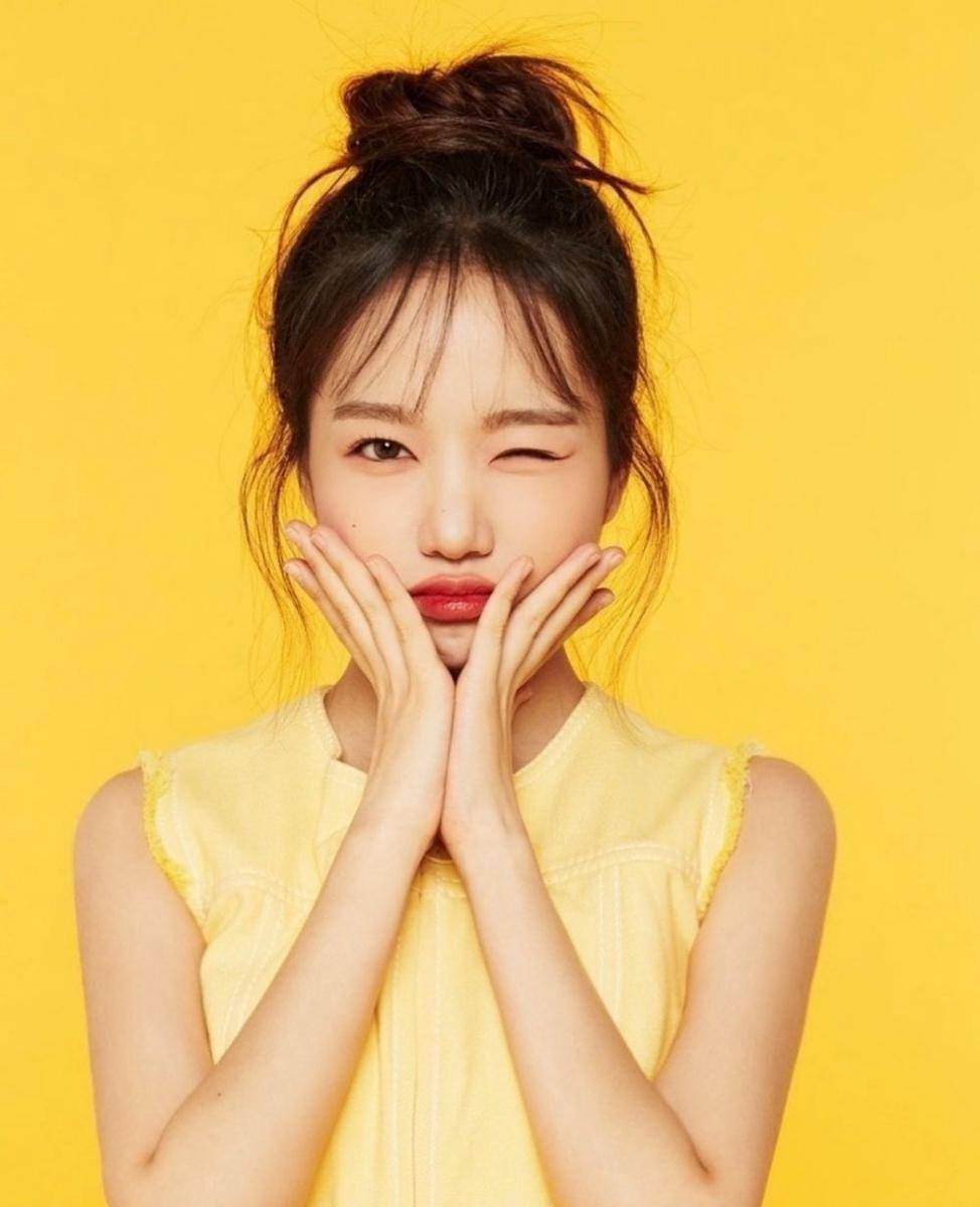 Jo Yuri eks IZ*ONE (instagram.com/zo__glasss)
