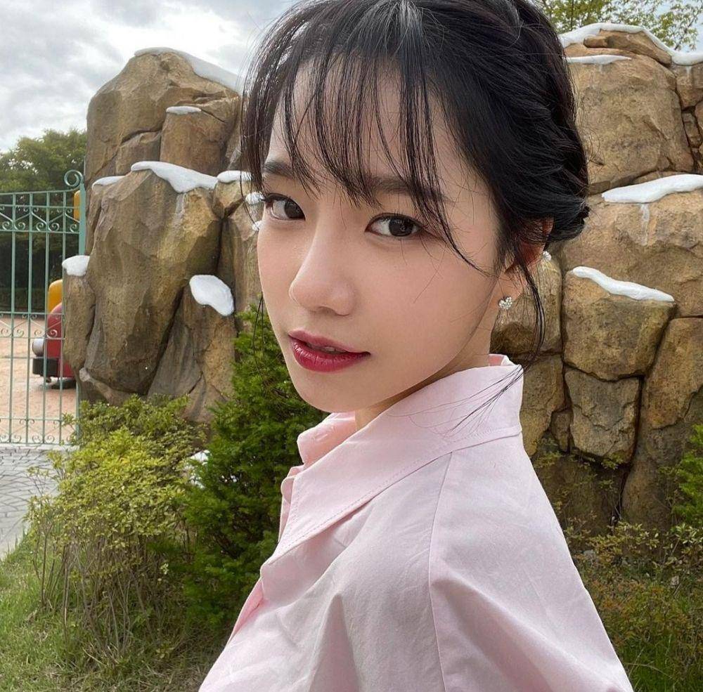 Jo Yuri eks IZ*ONE (instagram.com/zo__glasss)