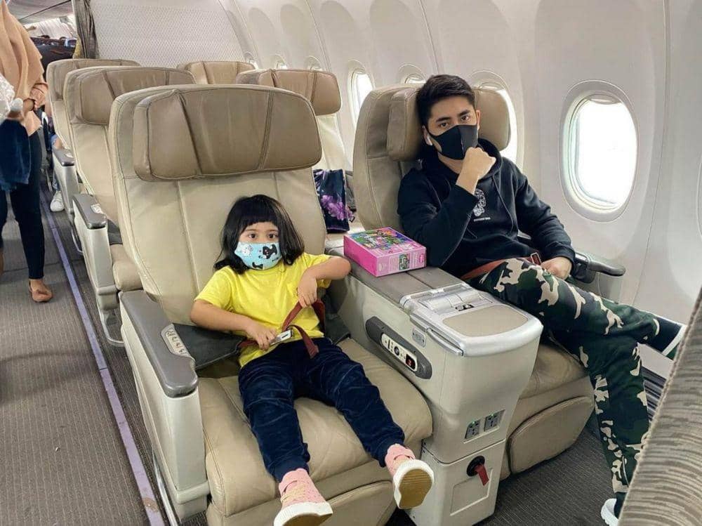 Artis foto di dalam pesawat (Instagram.com/athallanaufal7/)