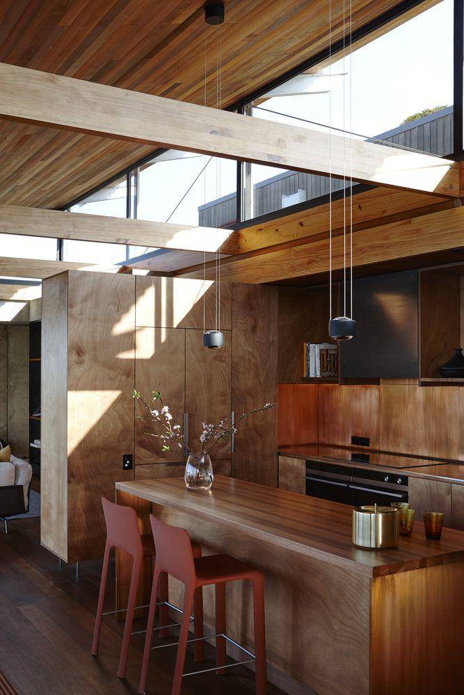Wood beams di dapur (dok. ArchDaily/Jackie Meiring)