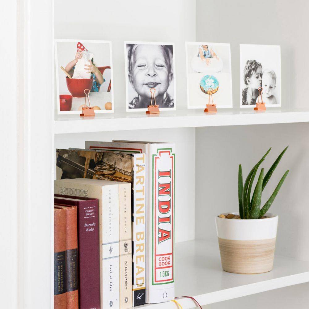 Tips Hias Kamar dengan Foto Tanpa Pigura (artifactuprising.com)
