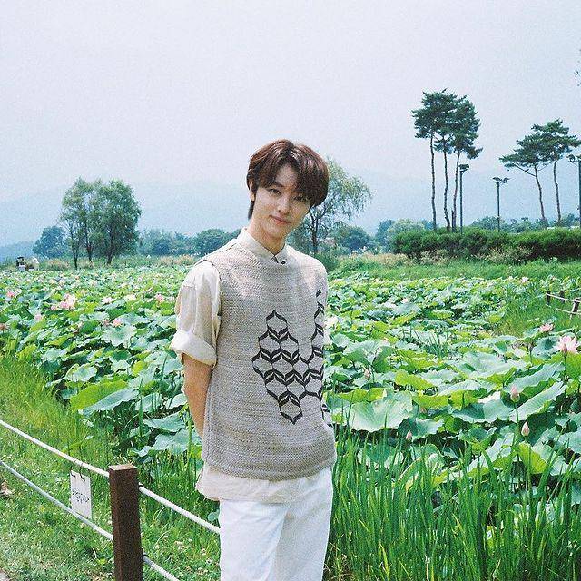 Outfit Seungchan NCT (instagram.com/nct)