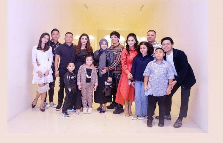 Keluarga Anang dan Raul Lemos (instagram.com/krisdayantilemos)