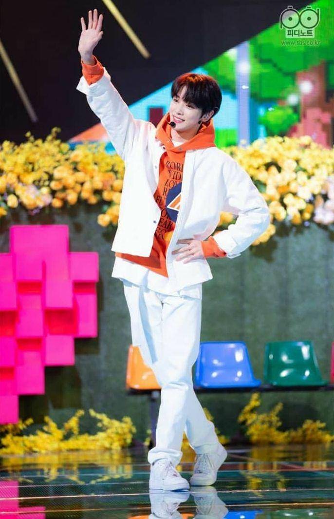 Outfit Seungchan NCT (instagram.com/nctunited00)
