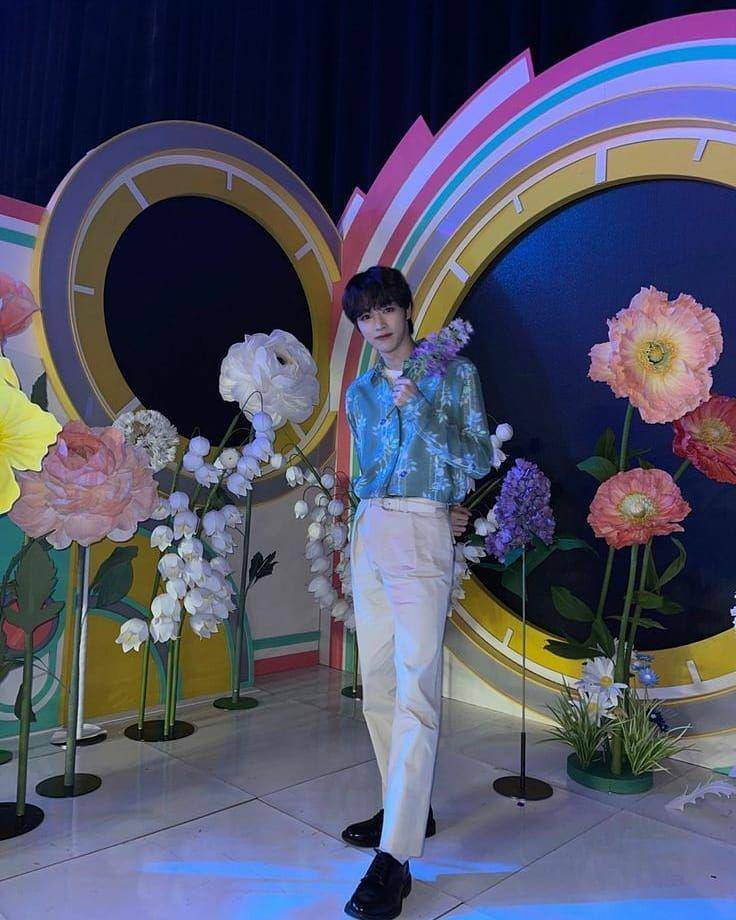 Outfit Seungchan NCT (instagram.com/nctunited00)