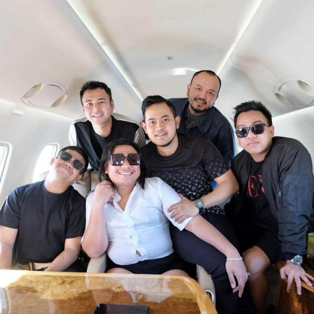 Artis foto di dalam pesawat (Instagram.com/juragan_99/)