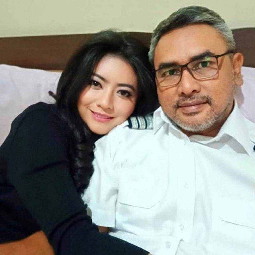 Artis yang menikah dengan pilot (Instagram.com/qorysandioriva/)
