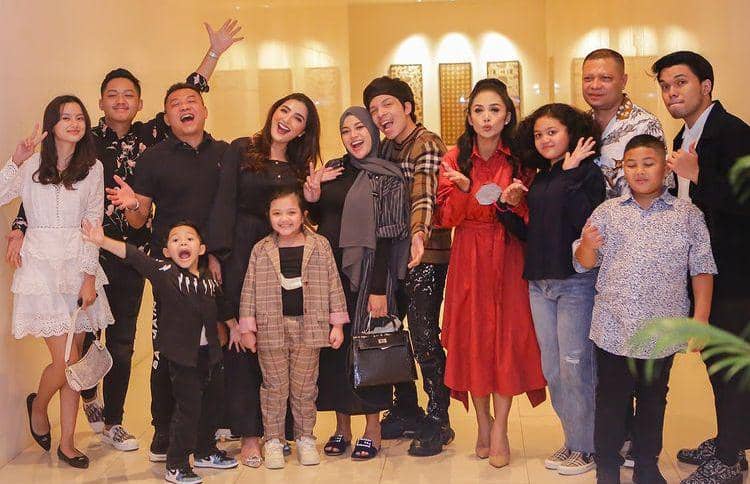 Keluarga Anang dan Raul Lemos (instagram.com/ashanty_ash)