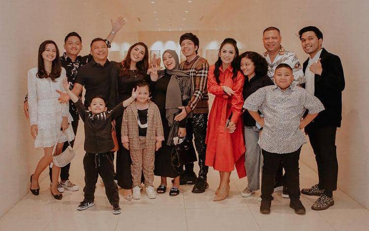 Keluarga Anang dan Raul Lemos (instagram.com/ashanty_ash)