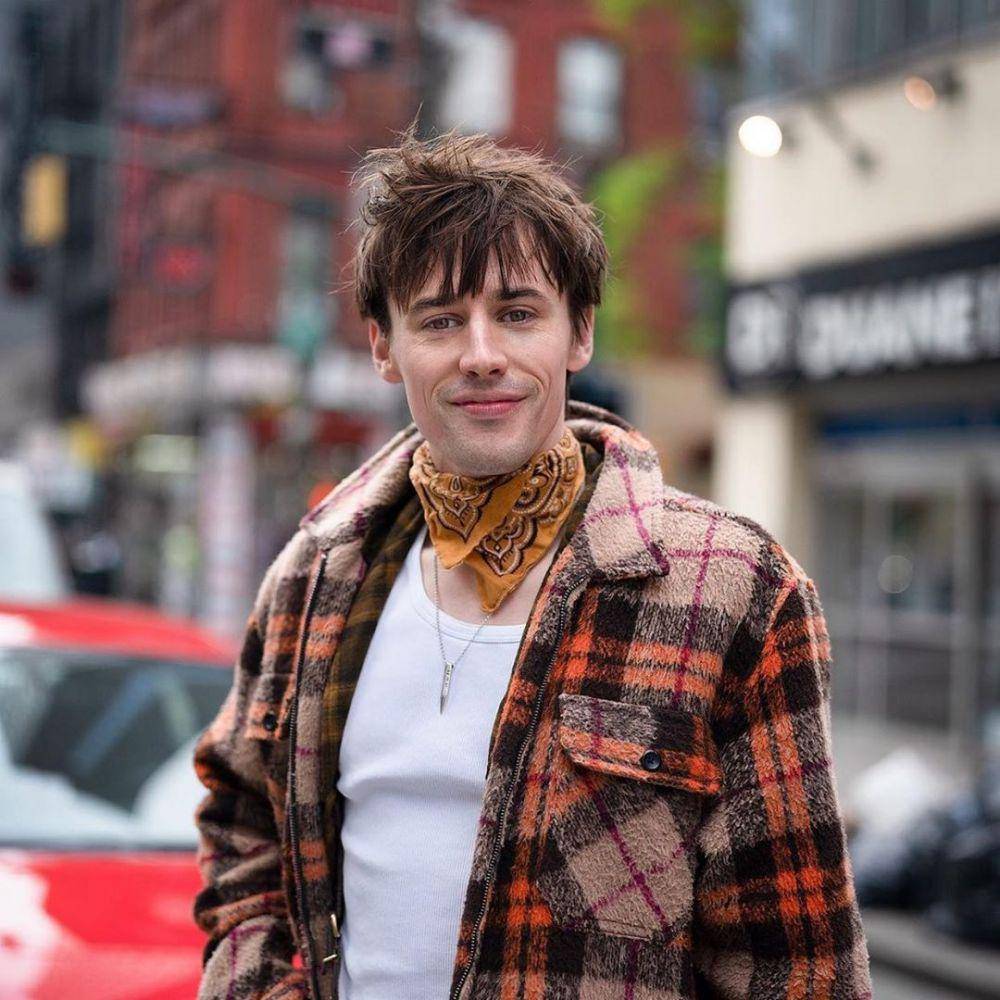 potret Reeve Carney (instagram.com/reevecarney)