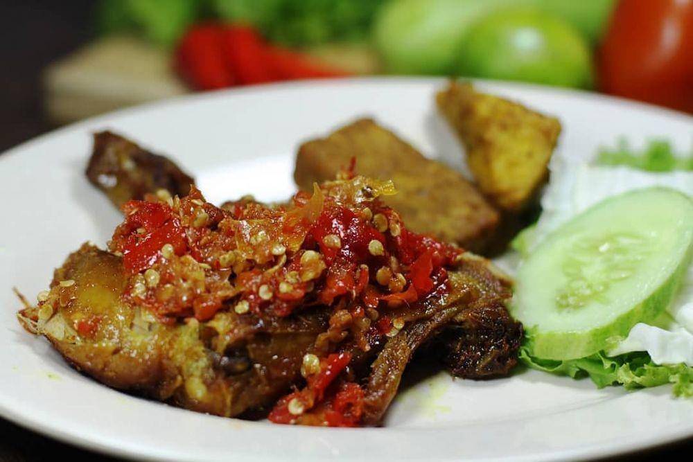 Ilustrasi ayam goreng sambal dengkek (instagram.com/dapursurabaya_cibinong)