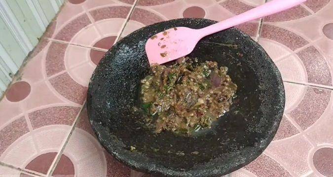 Ilustrasi sambal dengkek (youtube.com/umizaadan'skitchen)