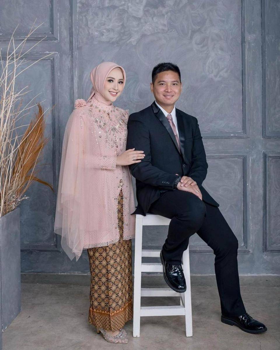 Artis yang menikah dengan pilot (Instagram.com/delmiraprabu/)