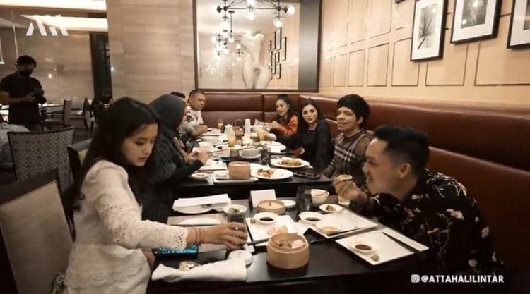 Keluarga Anang dan Raul Lemos (YouTube.com/attahalilintar)